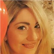 Insegnate di musica impartisce lezioni di pianoforte e canto lirico e moderno